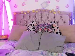 _-Miss–Simone-_ nude in hot Live Sex Chat