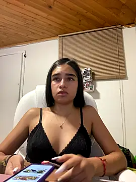 Im_samantha_ naked stripping on cam for live sex video chat