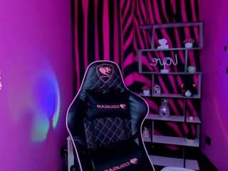 Kira-Shiny nude in hot Live Sex Chat