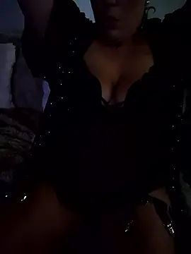 LaCoquineDeStrip naked stripping on cam for live sex video chat
