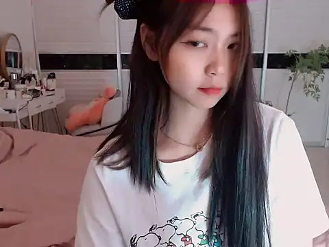 -Lucky_Girl naked stripping on cam for live sex video chat