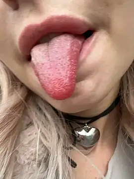 melissa_grr naked stripping on cam for live sex video chat