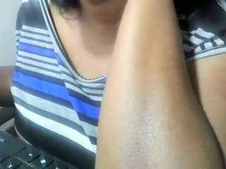 Quinrose nude in hot Live Sex Chat