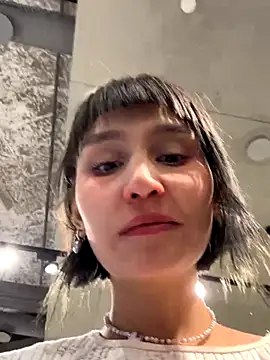 bigbabykiki naked stripping on cam for live sex video chat
