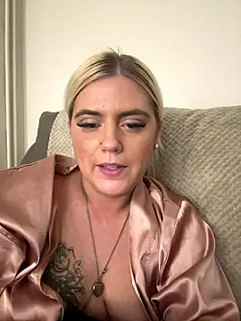 Blondiee3088 naked stripping on cam for live sex video chat