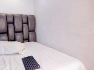 Helena-Lopezz nude in hot Live Sex Chat