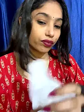 Sugarlips21 naked stripping on cam for live sex video chat