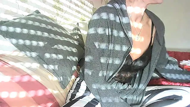 yola181 naked stripping on cam for live sex video chat