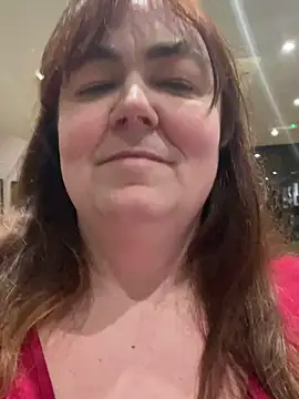 curvy-milf-abbie naked stripping on cam for live sex video chat