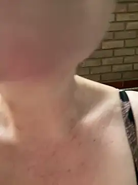 LouiseTswing naked stripping on cam for live sex video chat
