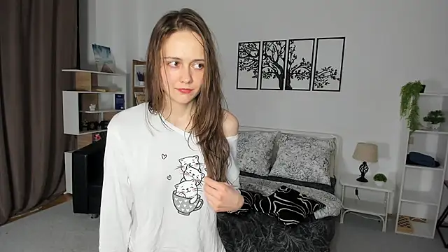 MarieeEdwards naked stripping on cam for live sex video chat