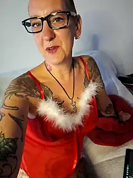 MILF_Emma_ naked stripping on cam for live sex video chat