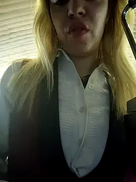 SUSELLAM1 naked stripping on cam for live sex video chat
