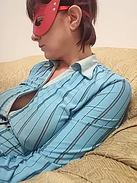 Vagabondainnamorata naked stripping on cam for live sex video chat