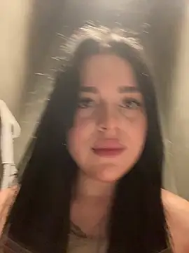 Your_pretty_Mary naked stripping on cam for live sex video chat