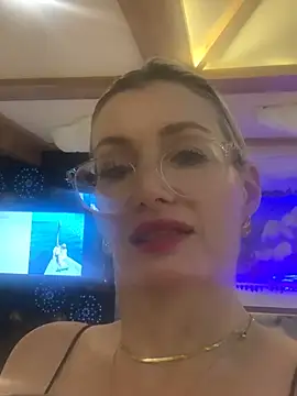 Englishhotwife4u naked stripping on cam for live sex video chat
