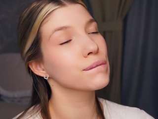 FloraBorne nude in hot Live Sex Chat