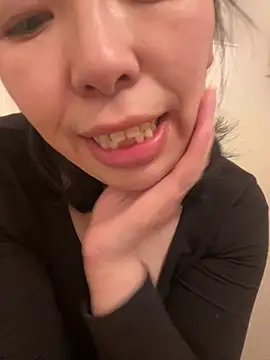 momo_42_ naked stripping on cam for live sex video chat