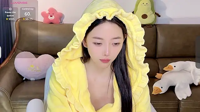 ziyu111 naked stripping on cam for live sex video chat