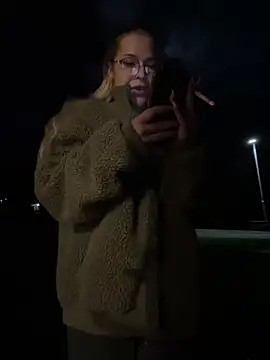 CuteAlyssa naked stripping on cam for live sex video chat