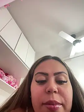 lariic naked stripping on cam for live sex video chat