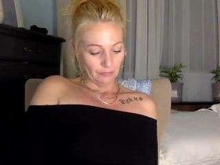 Alessandra Bee nude in hot Live Sex Chat