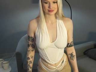 LorettaBrower nude in hot Live Sex Chat