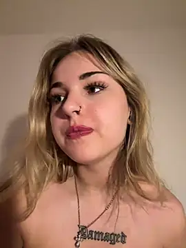 alyssa_deep naked stripping on cam for live sex video chat