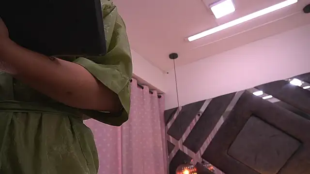 sam_lewins naked stripping on cam for live sex video chat