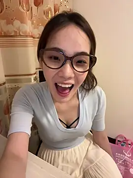suni-w naked stripping on cam for live sex video chat