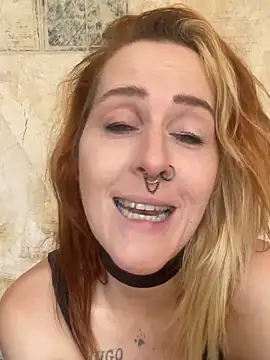 BaddieKitty_JoleneFuego naked stripping on cam for live sex video chat