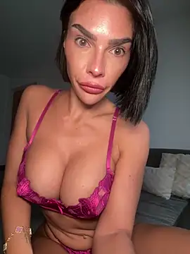 krissiswrld- naked stripping on cam for live sex video chat
