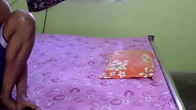 Shy_Housewife_32 naked stripping on cam for live sex video chat