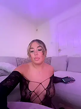 Honeyxoxxo naked stripping on cam for live sex video chat