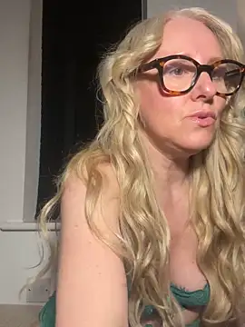 MelodyMaker_UK naked stripping on cam for live sex video chat
