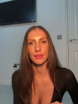 MilaRenee naked stripping on cam for live sex video chat