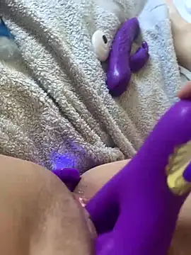 sexyBrunettex1 naked stripping on cam for live sex video chat