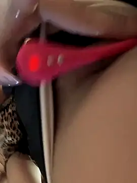 SweetBunnyGF naked stripping on cam for live sex video chat