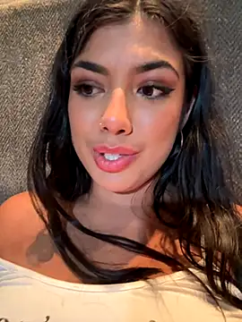 TheCrimsonBlairDarling naked stripping on cam for live sex video chat