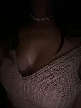 yourdreamdeliaa naked stripping on cam for live sex video chat