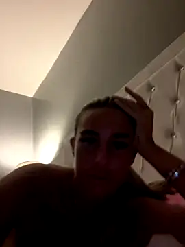 EllieMaeBaby naked stripping on cam for live sex video chat