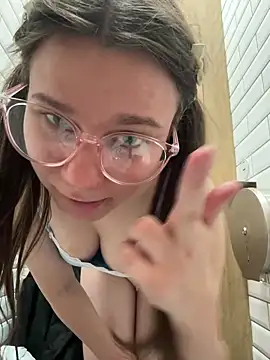 MiniVi naked stripping on cam for live sex video chat
