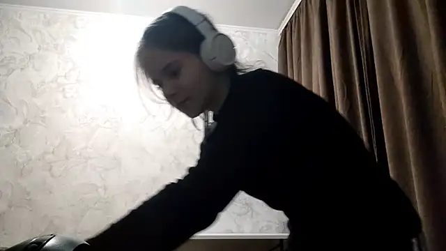 Sofie_Sofie naked stripping on cam for live sex video chat