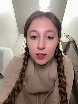 FroggyAnna naked stripping on cam for live sex video chat