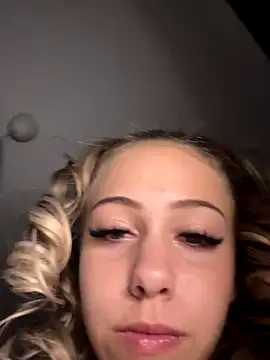 Katherinabby33 naked stripping on cam for live sex video chat