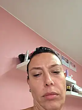 littleladyshelly naked stripping on cam for live sex video chat