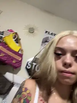 itspinkkk naked stripping on cam for live sex video chat