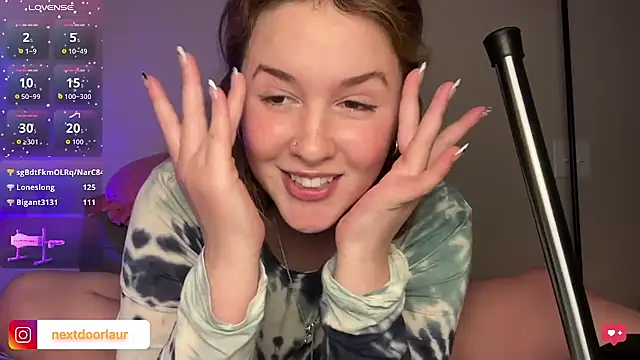 nextdoorlauren naked stripping on cam for live sex video chat