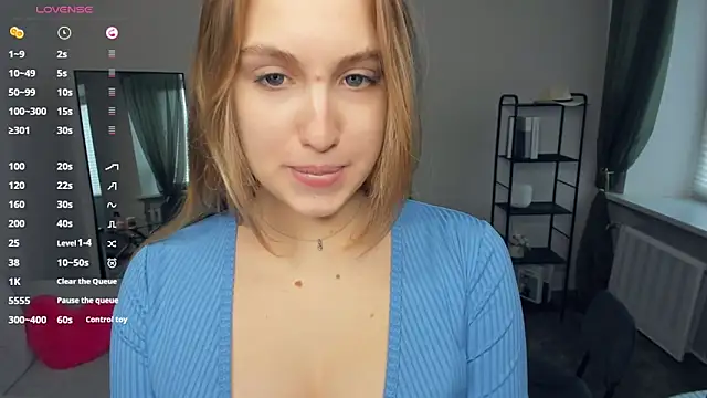 TawnyaVanschaick naked stripping on cam for live sex video chat