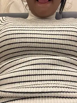 Flirty_sexxxy20 naked stripping on cam for live sex video chat